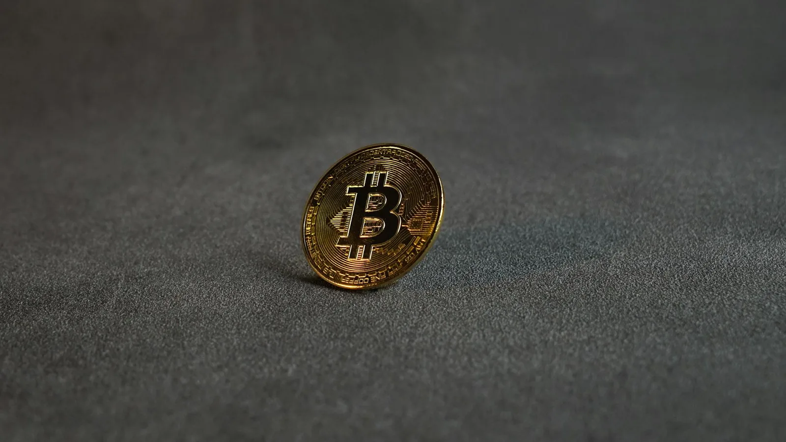 Bitcoin bei $67'000 trotz Ölkrise: Was Schweizer Finanzprofis beachten sollten