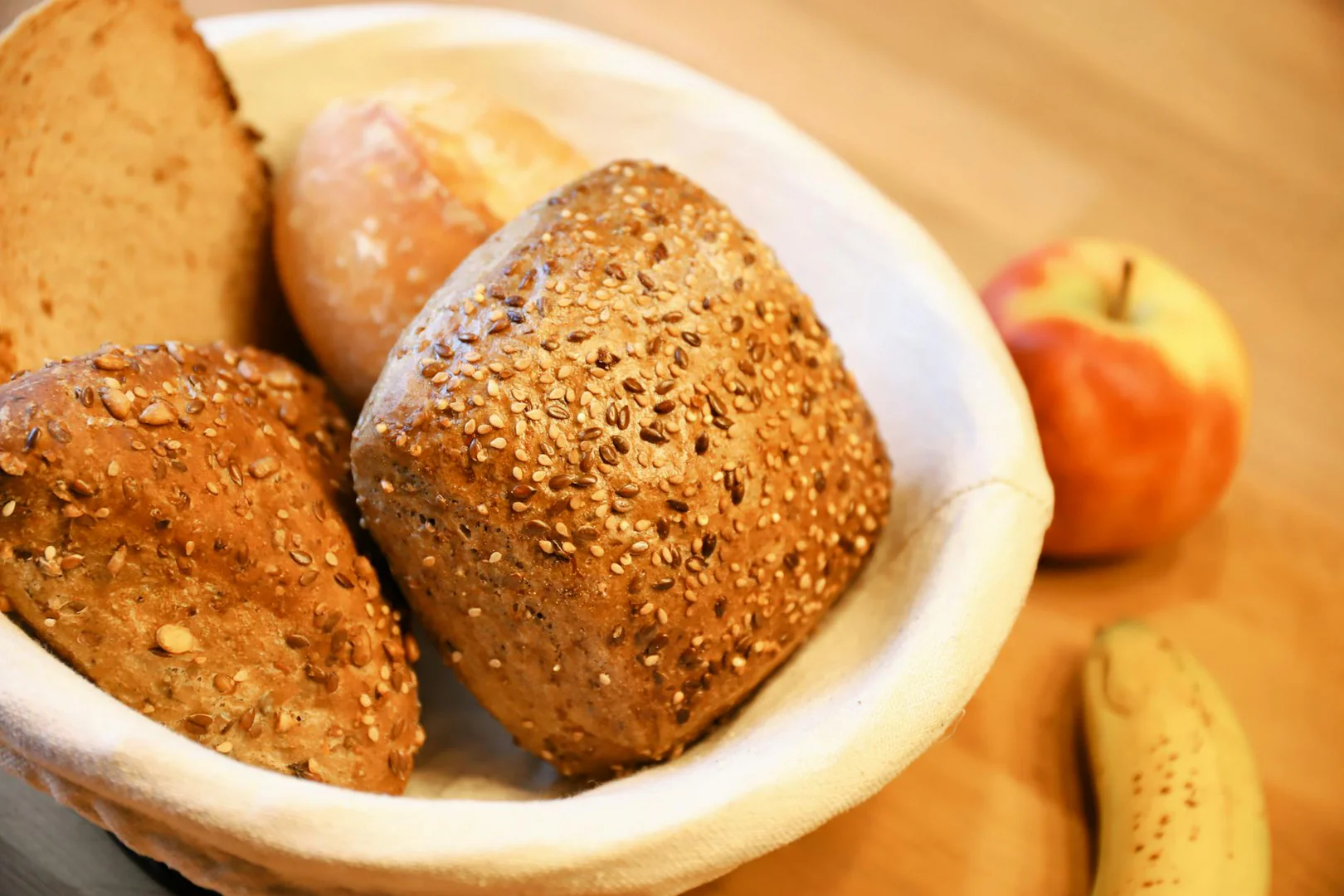 Schweizer CEOs backen kleinere Brötchen - Vergütungen bleiben hinter Auslands-Kollegen zurück