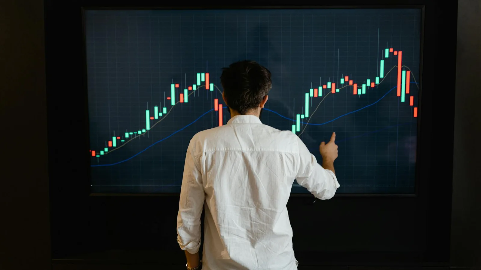 Reinforcement Learning for Speculative Trading under Exploratory Framework